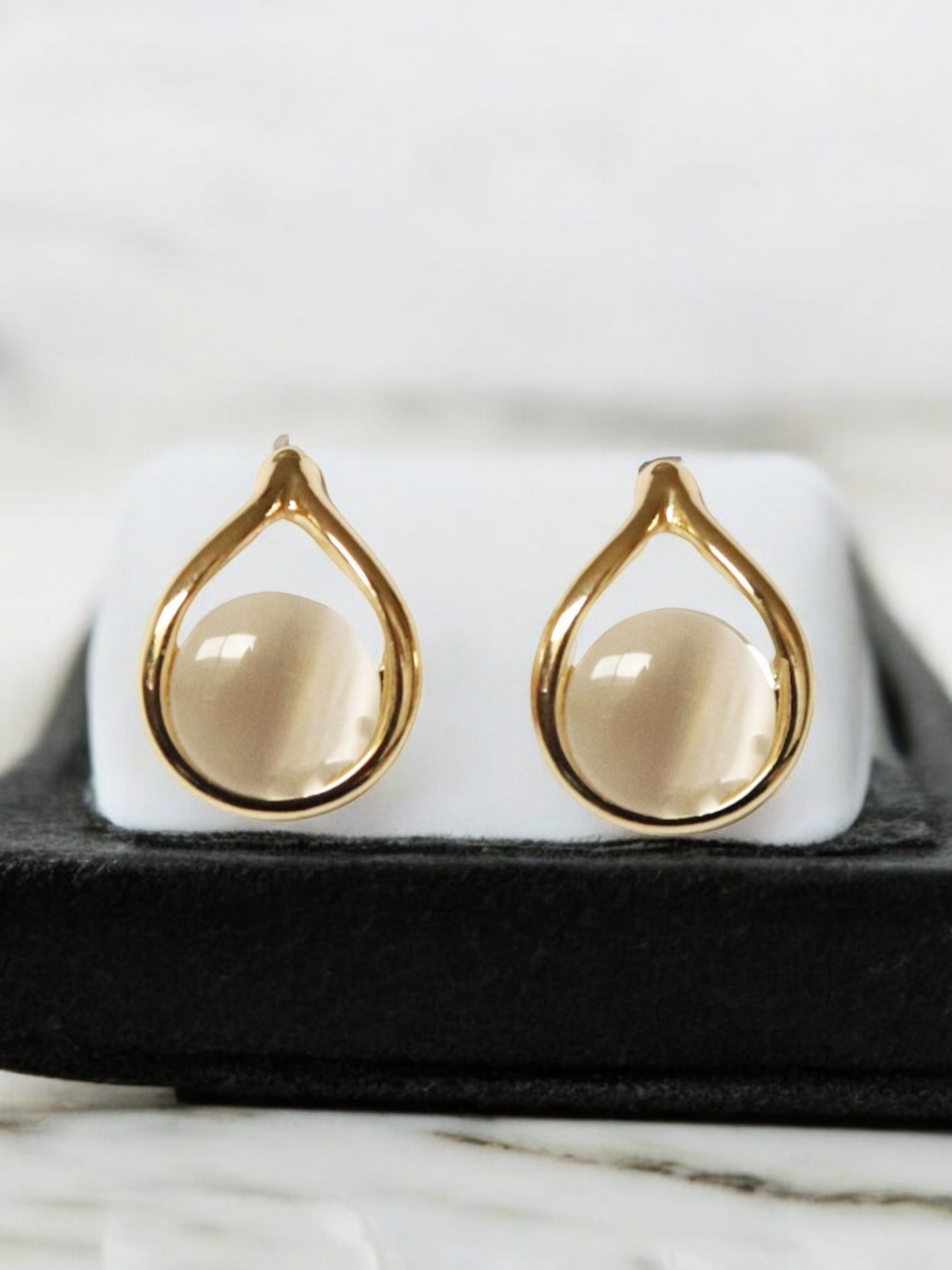 Alaska Teardrop Opal ER Gold