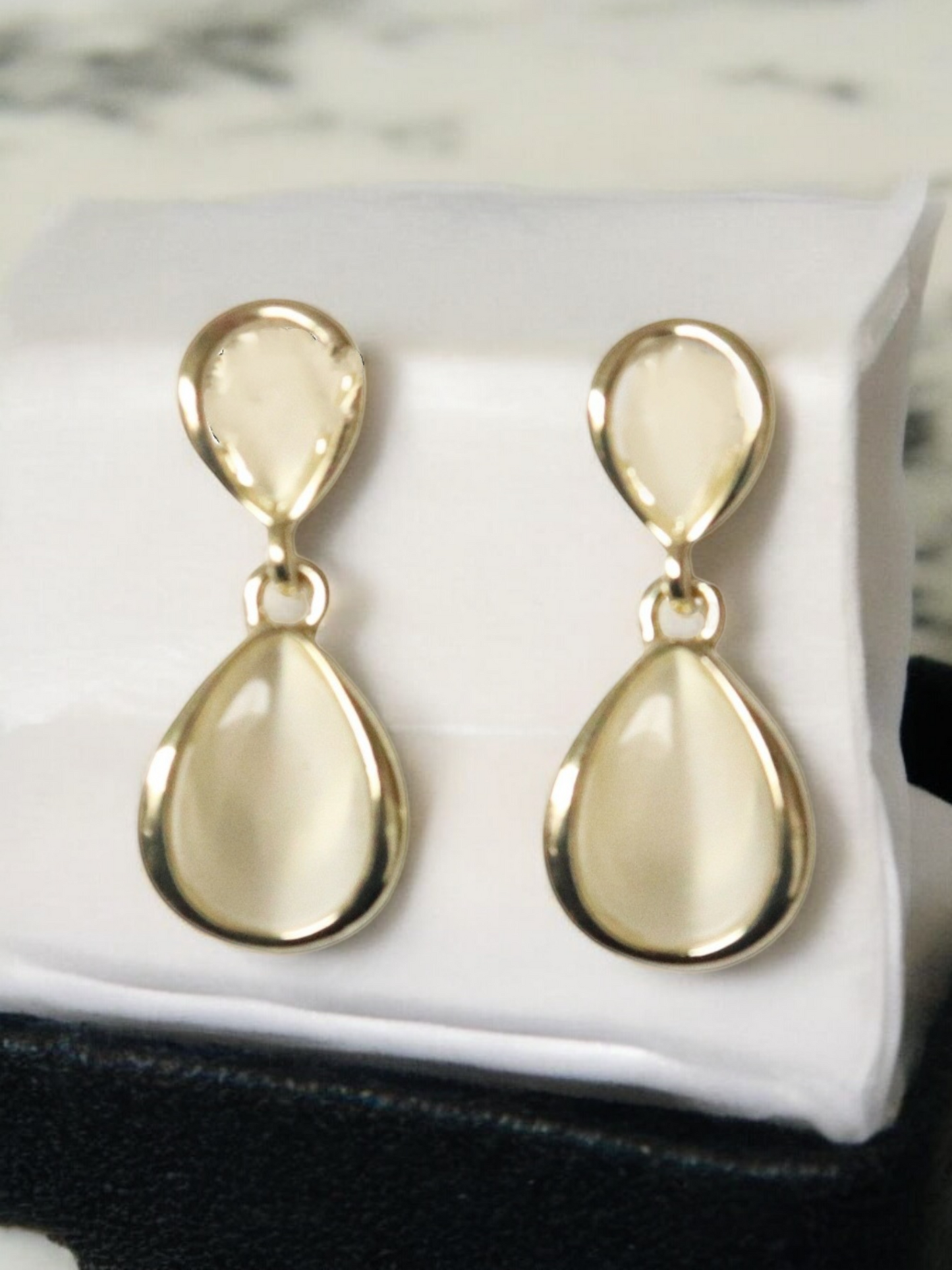 Alaska Teardrop Opal Drop ER Gold
